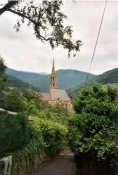 Blick auf die Stiftskirche St. Thiébault